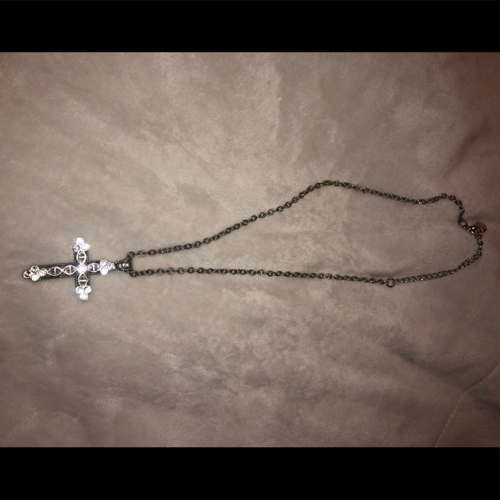 Beautiful cross necklace 💜